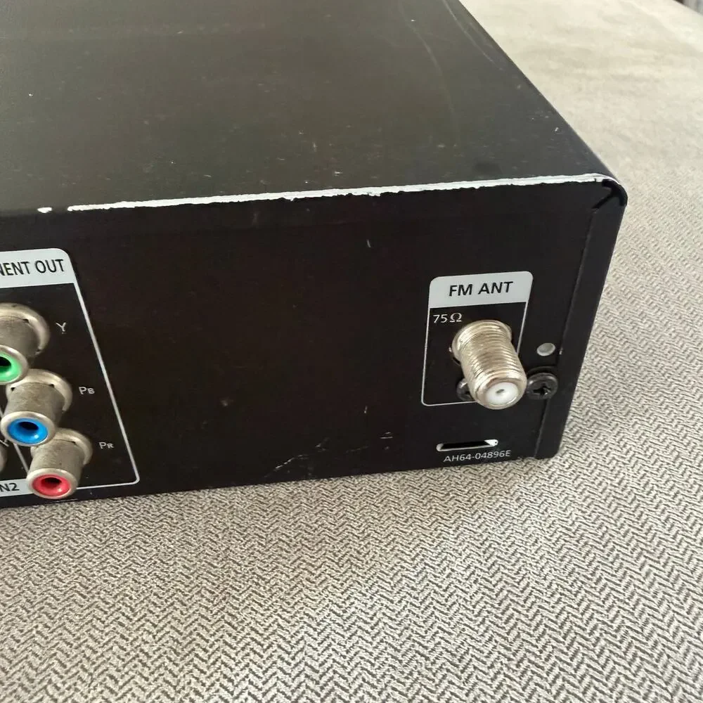 Samsung HT-Z320 DVD Home Theater Receiver Main Unit Powers On No Remote